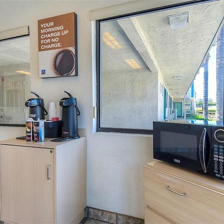 Motel 6 Anaheim Stadium - Orange Interior photo