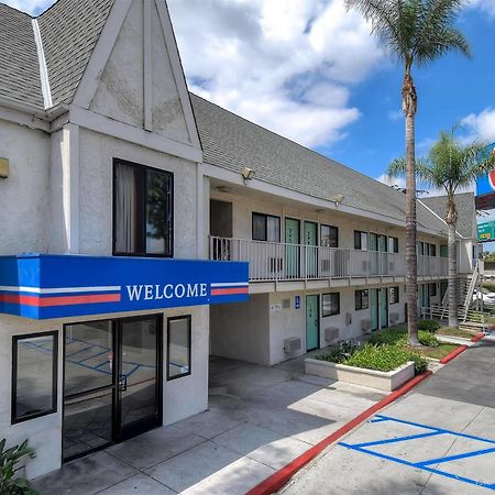 Motel 6 Anaheim Stadium - Orange Exterior photo