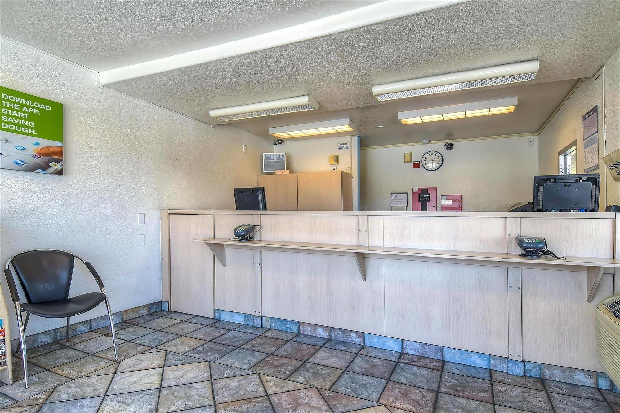 Motel 6 Anaheim Stadium - Orange Exterior photo