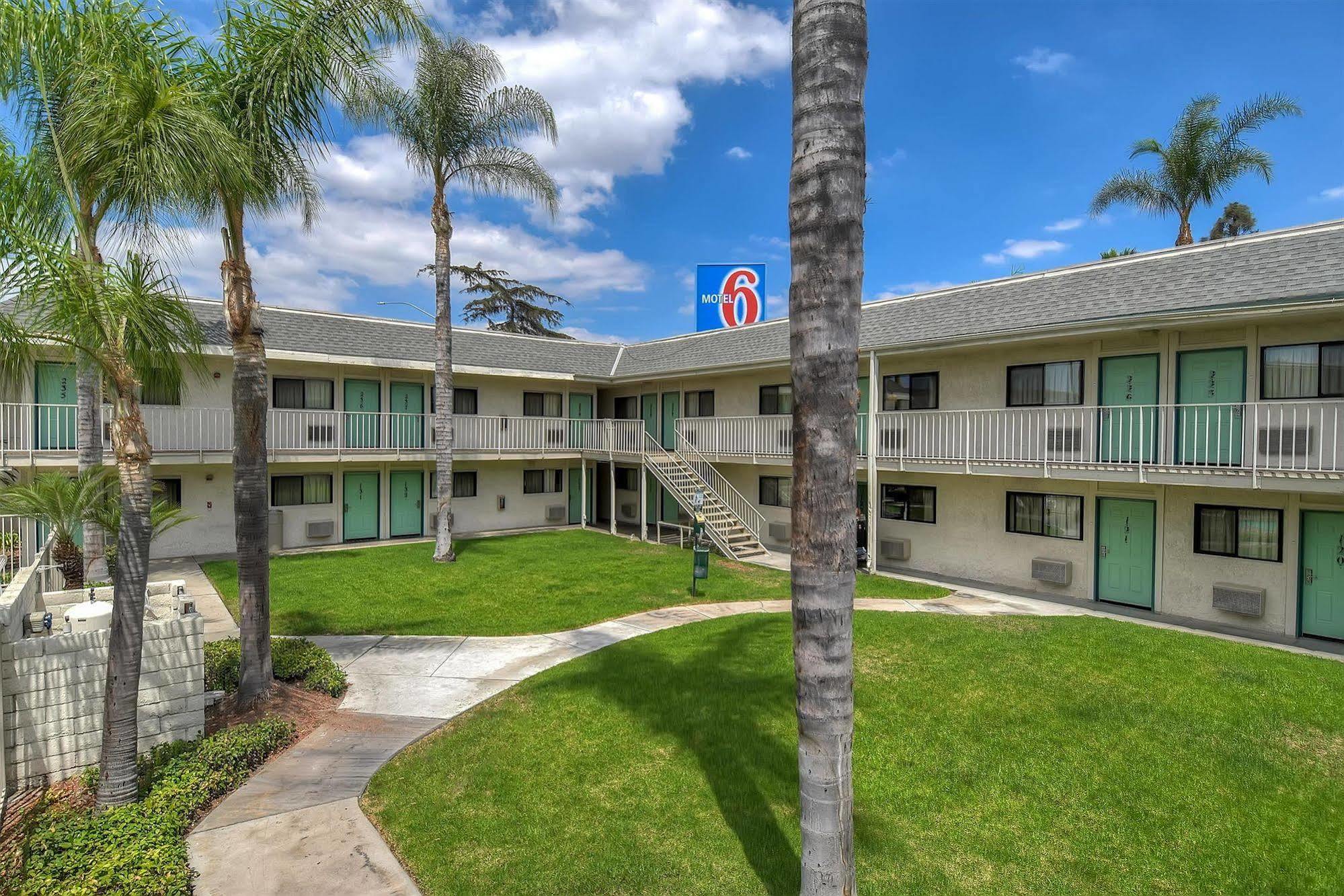 Motel 6 Anaheim Stadium - Orange Exterior photo